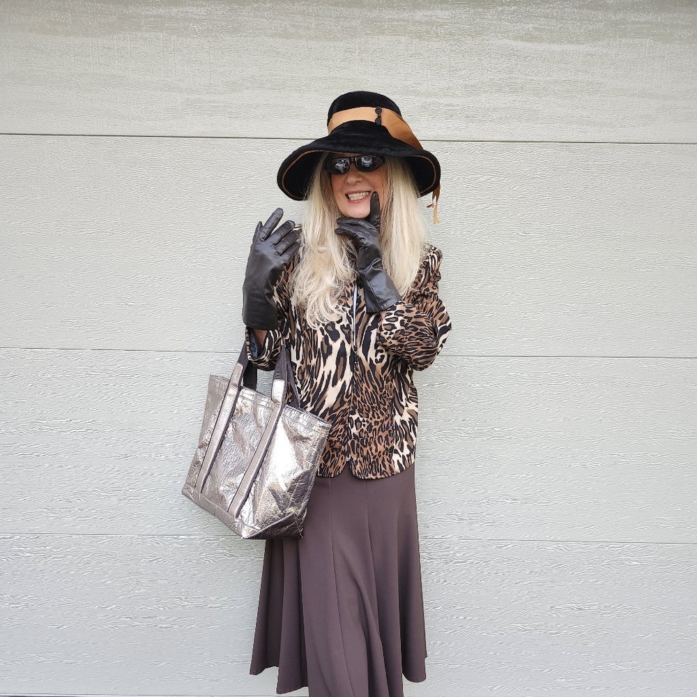 Molly & MaXX Ex Cond & Pro Cleaned Animal Print Cropped Jacket, Large, $45 - Picture 6 of 13